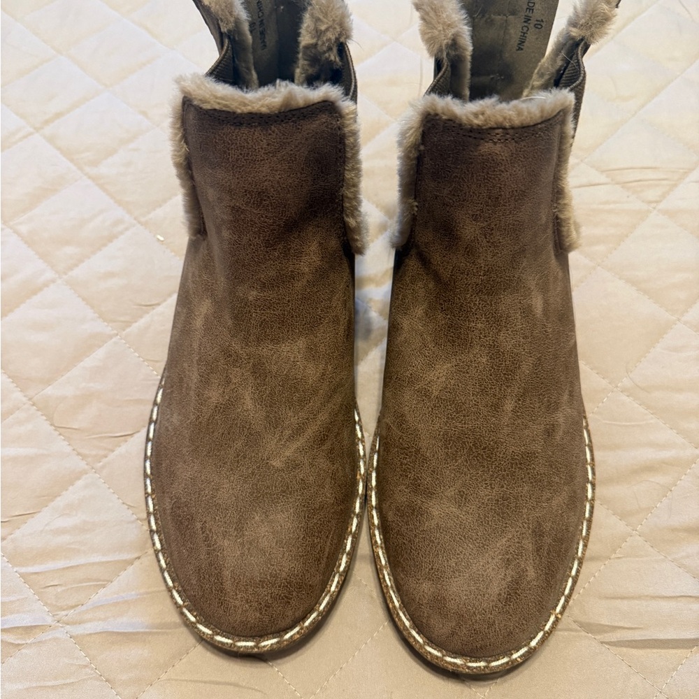 Cozy Fur-Lined Women's Winter Boots